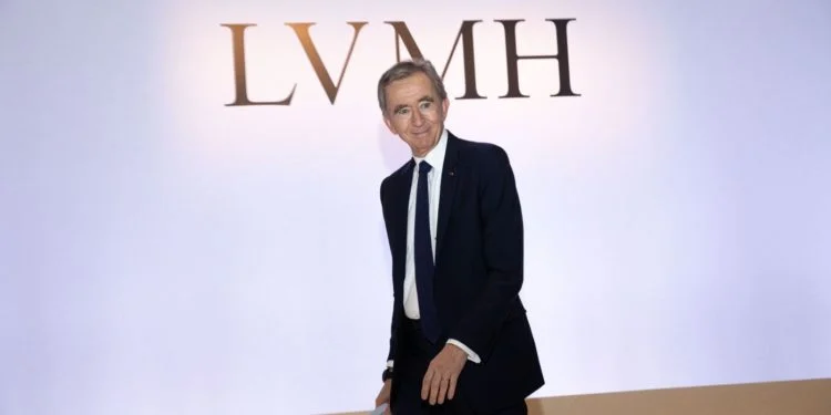 LVMH CEO Bernard Arnault被爆向他人秀Opensea NFT收藏页面